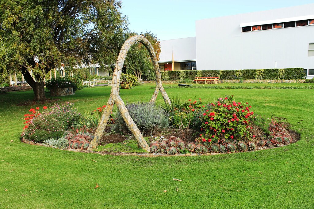 Fletcher Jones Gardens, Warrnambool The gardens surround t… Flickr