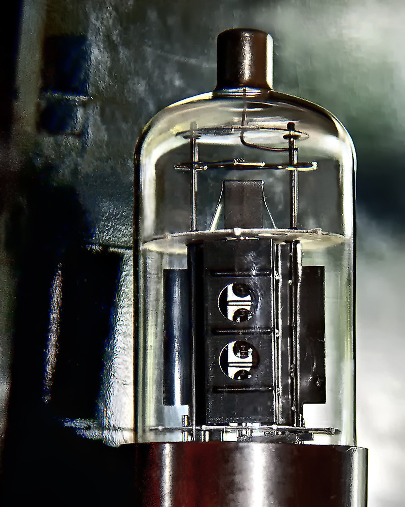 Vacuum Tube 5933WA Artistic rendering of a vintage vacuum … Flickr