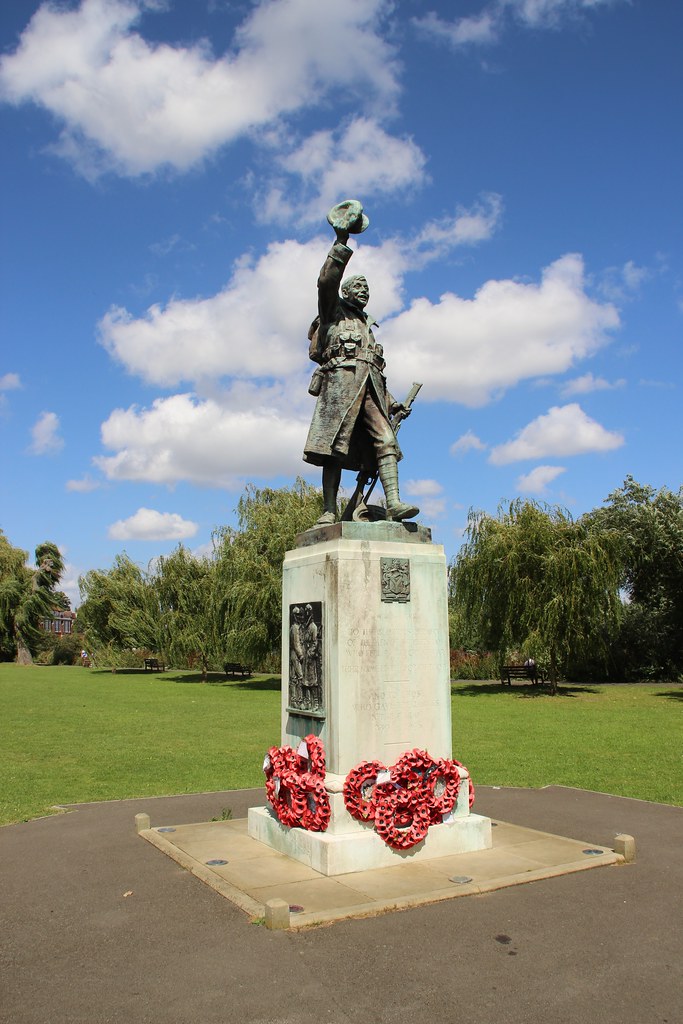 Radnor Gardens Twickenham ©070816 (3) Liz Callan Flickr