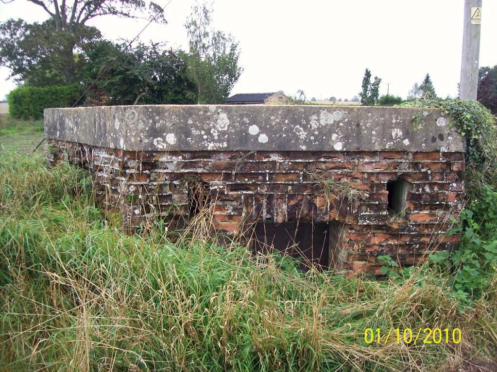> WWII (FW3/22) Type22 Pillbox, Marham Road, RAF Marham A… Flickr