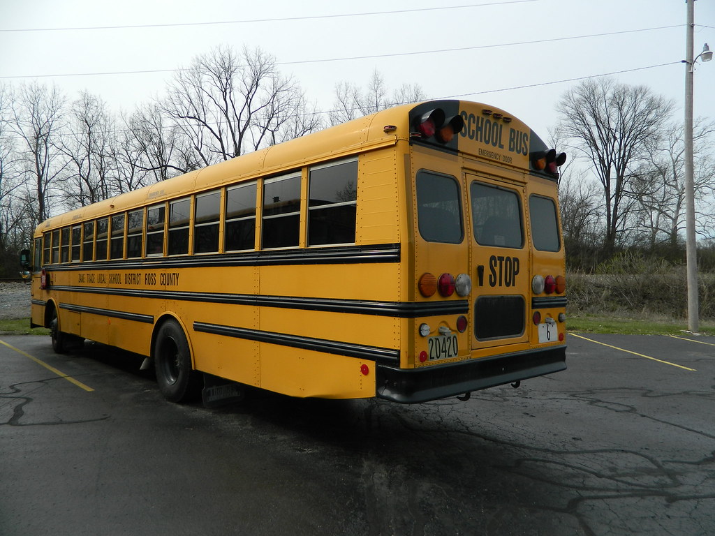 Zane Trace Local School District 6 (5) Bus lot Chillicot… Flickr