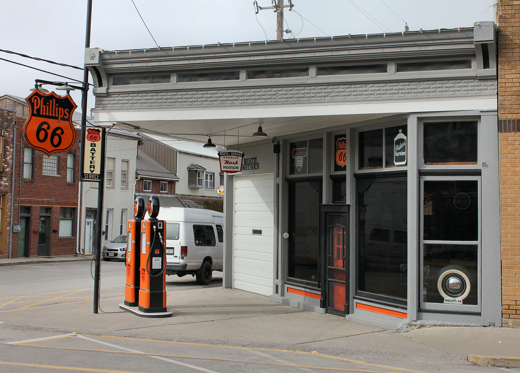 Gas Station Weston, MO A restored gas station. Sometime … Flickr