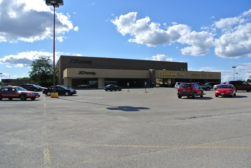 JCPenney Sandburg Mall The Sandburg Mall opened in Galesbu… Flickr