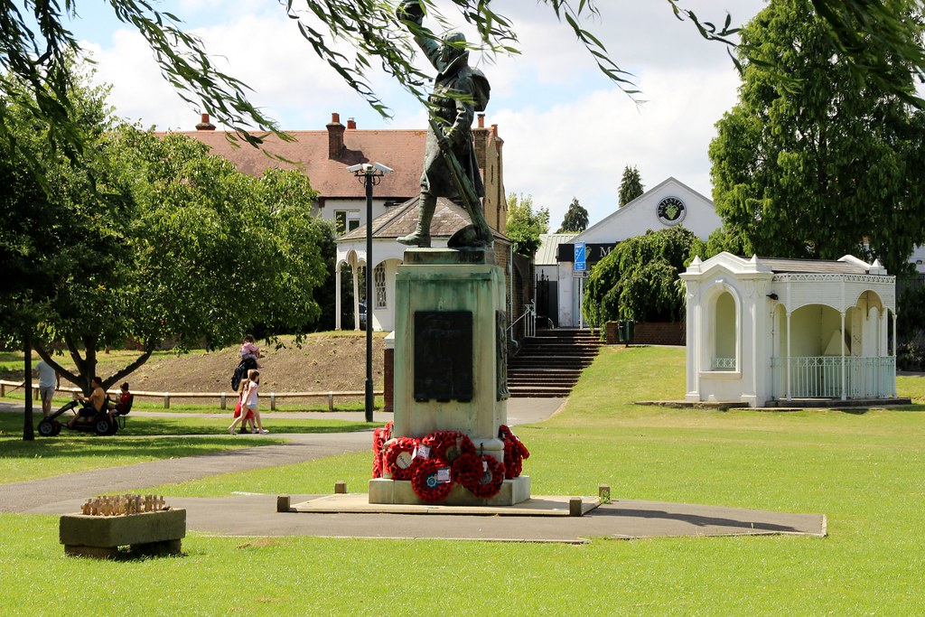 Radnor Gardens Twickenham ©070816 (6) Liz Callan Flickr