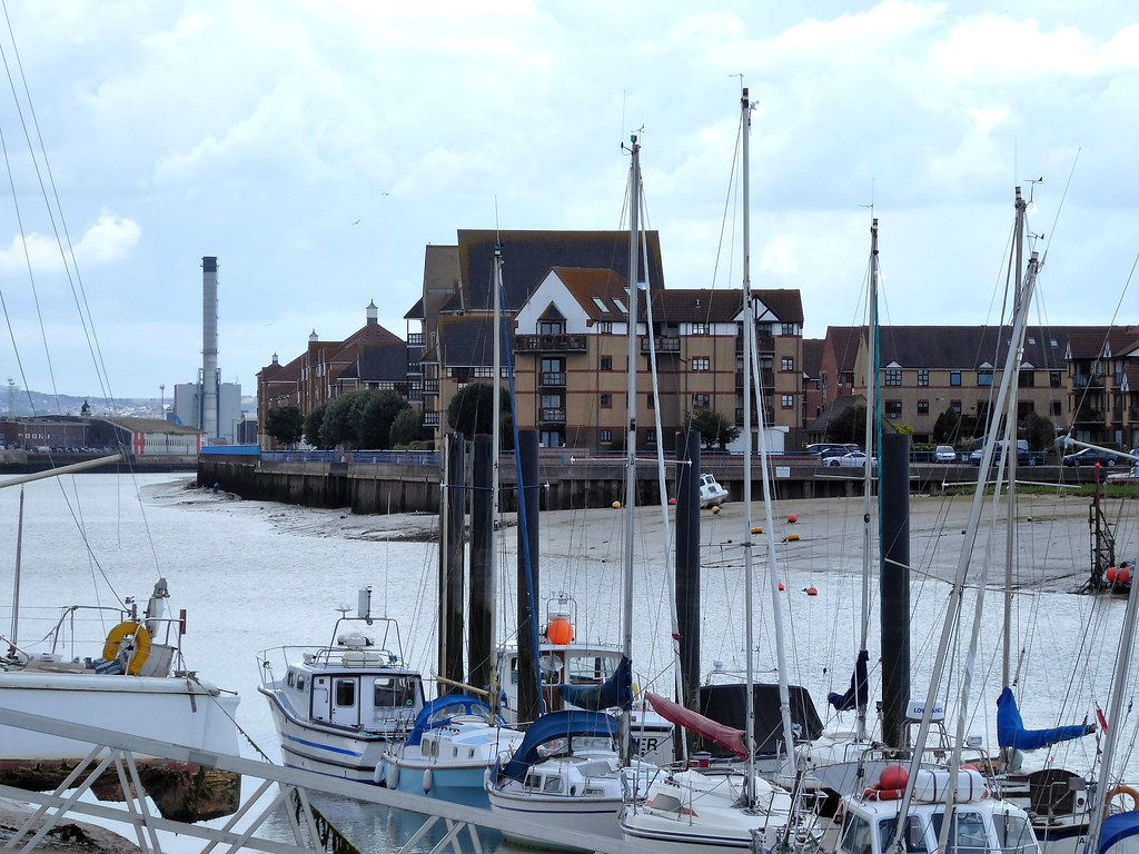 Emerald Quay, Shoreham Viewed from the yacht club Flickr