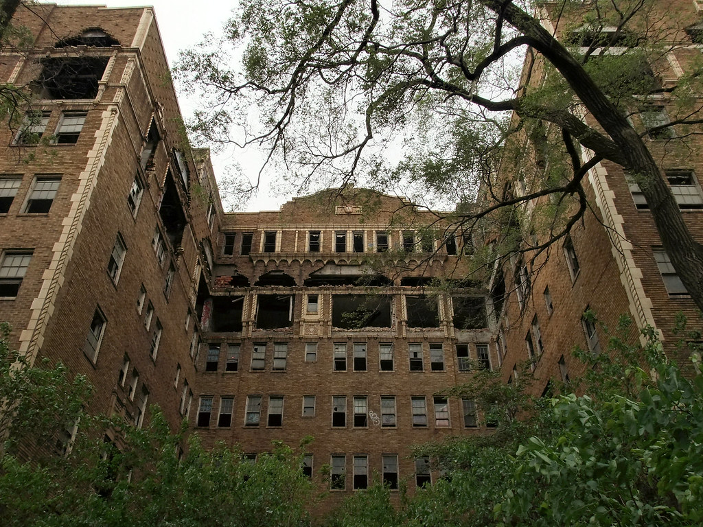 Ambassador Apartments Taken 20150531 at the abandoned Am… Flickr