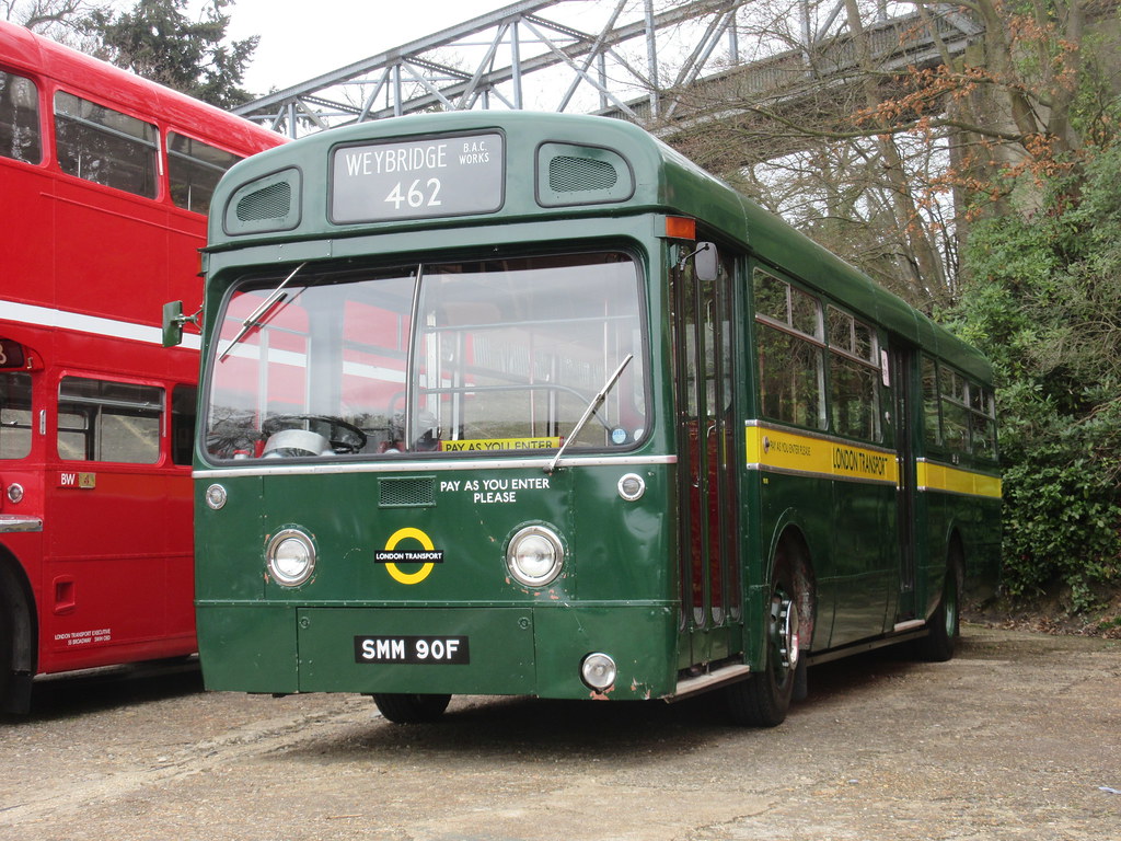 Brooklands Spring Gathering 2018 London Transport MB 90 AE… Flickr