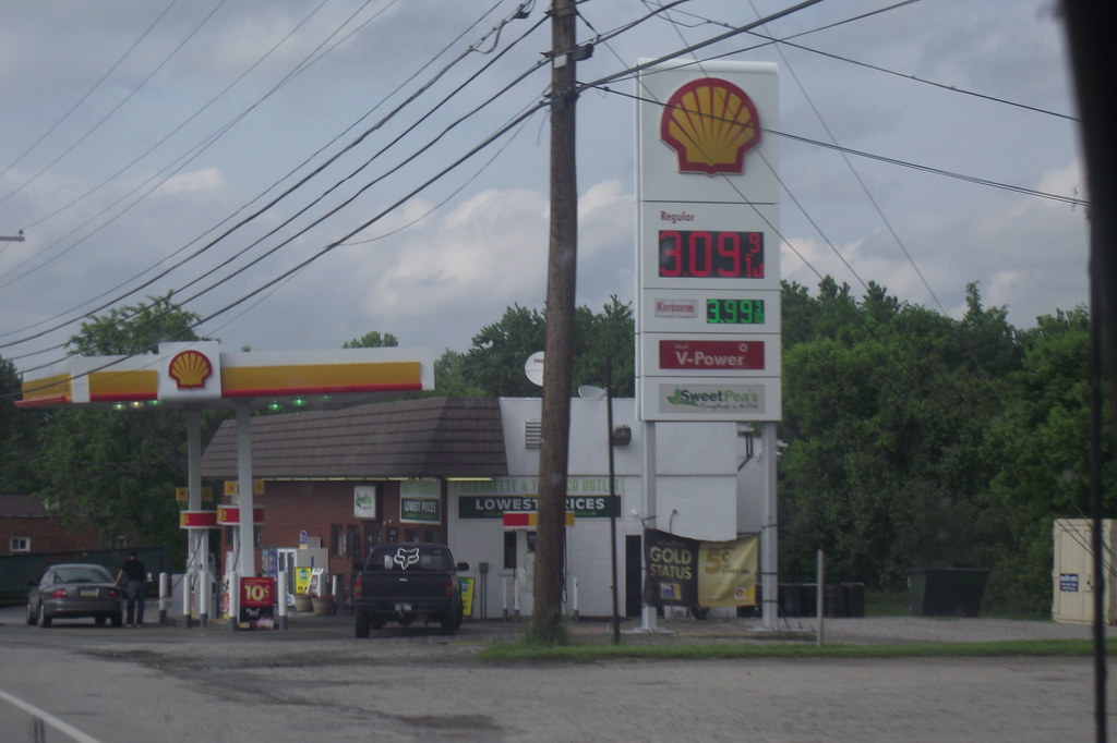 DSCF2396 Sweet Peas Shell Gas Station Street, R… Flickr