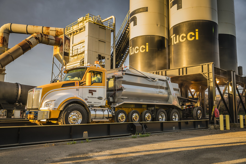 Kenworth Tucci & Sons T880 Super Dump 4 The additional a… Flickr
