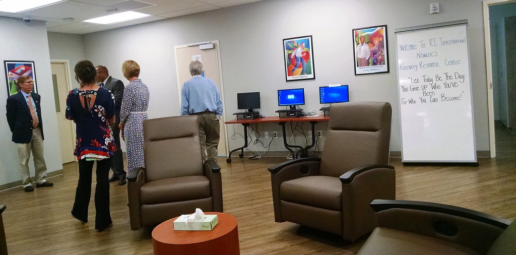 Governor Helps Open Newark Crisis Center Framing the openi… Flickr