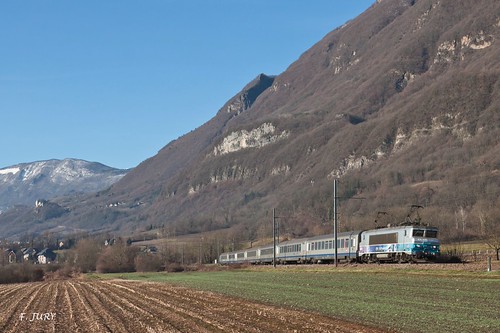 2x(panto+11100) BB22394 tractant une rame sur un TER Lyon … Flickr