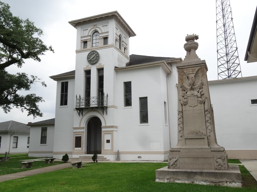 WWI Memorial, Assumption Parish Courthouse, Napoleonville,… Flickr