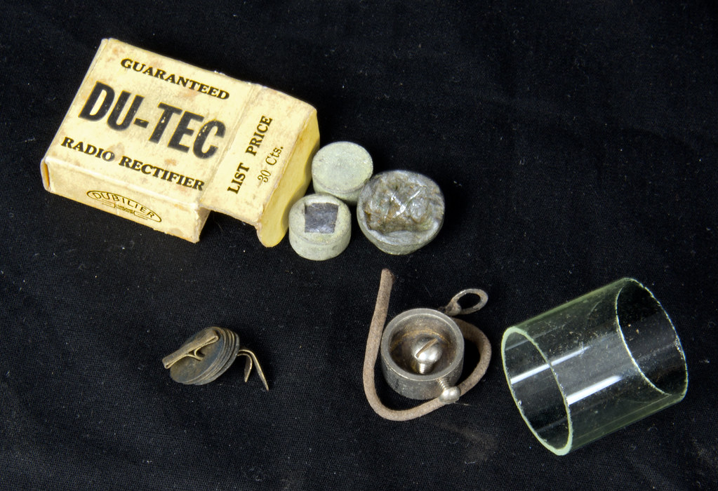 WWI battlefield crystal radio Spare parts. This model BC1… Flickr