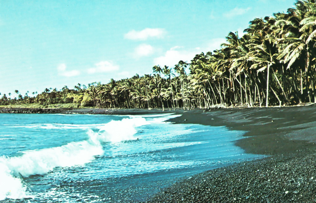 Black Sand Beach, Kalapana, Hawaii Kaimū was a small town … Flickr