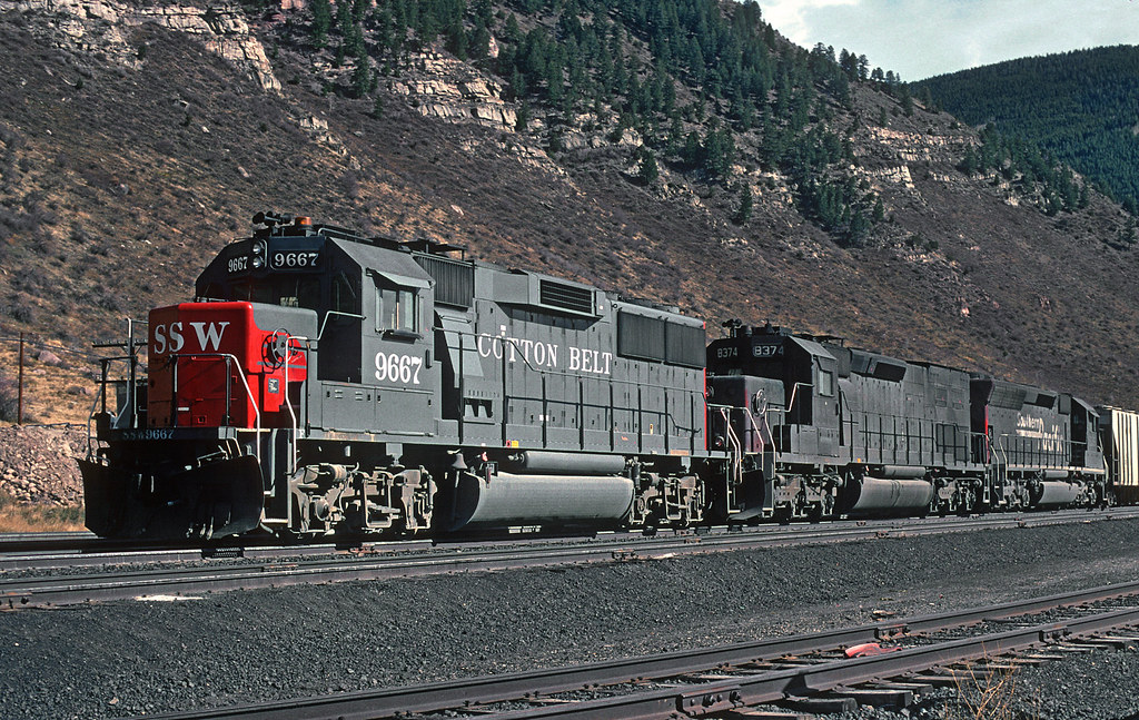 5 Photos of Cotton Belt GP60 Power SSW 9667 and 8374 at Mi… Flickr