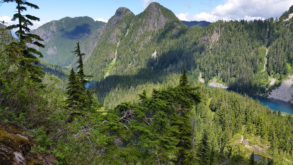 The Lakes Brunswick to the right, a second one more to the… Flickr