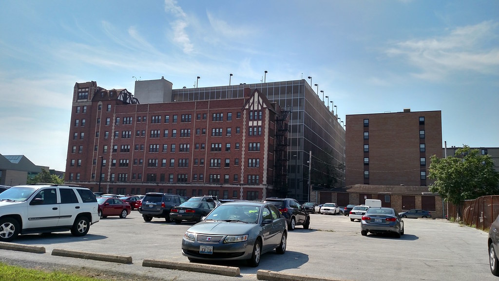 UChicago 60th and Cottage Grove Chicago 082016 Roger Bilisoly