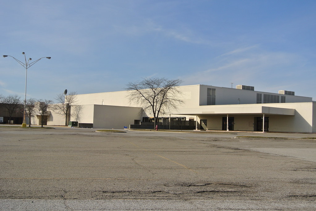 Former Sears Washington Square A month after the closure o… Flickr