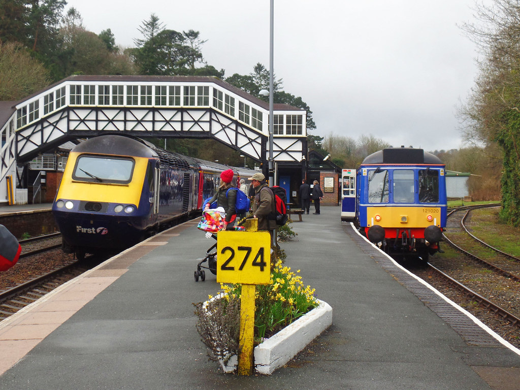 43086 & 121020 Bodmin Parkway 1A85 1000 Penzance to London… Flickr