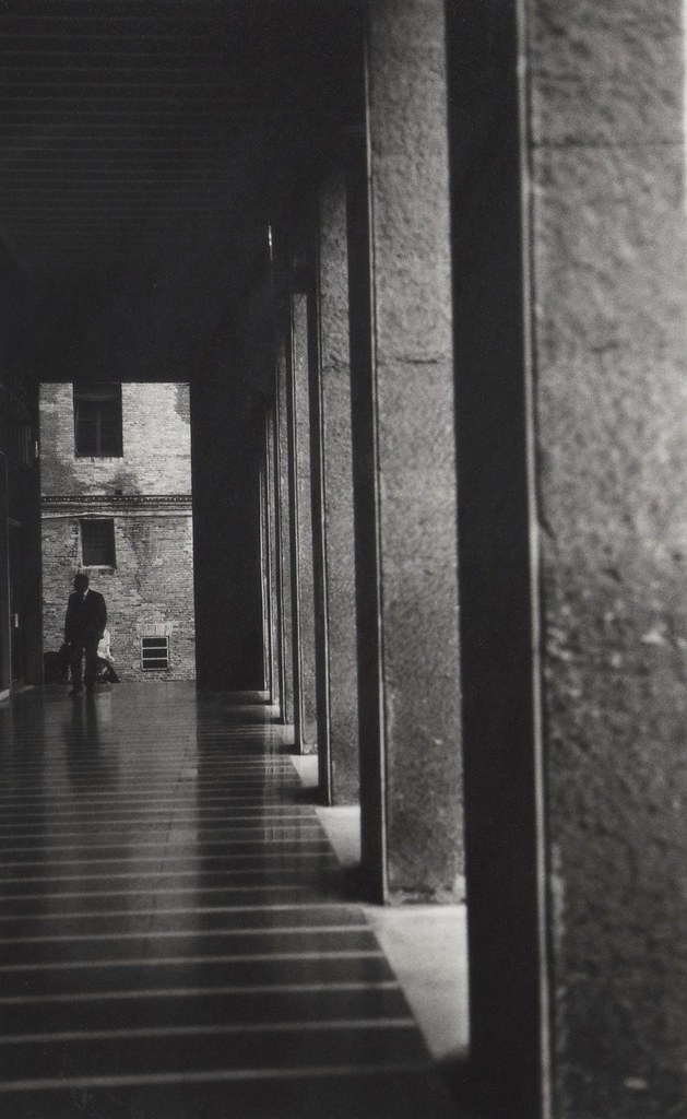 Simmetria del portico Ilford Delta B/W film 100 ASA Flickr