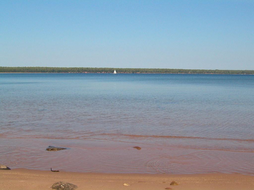 shores of lake superior Red sand, blue water, and green tr… Flickr