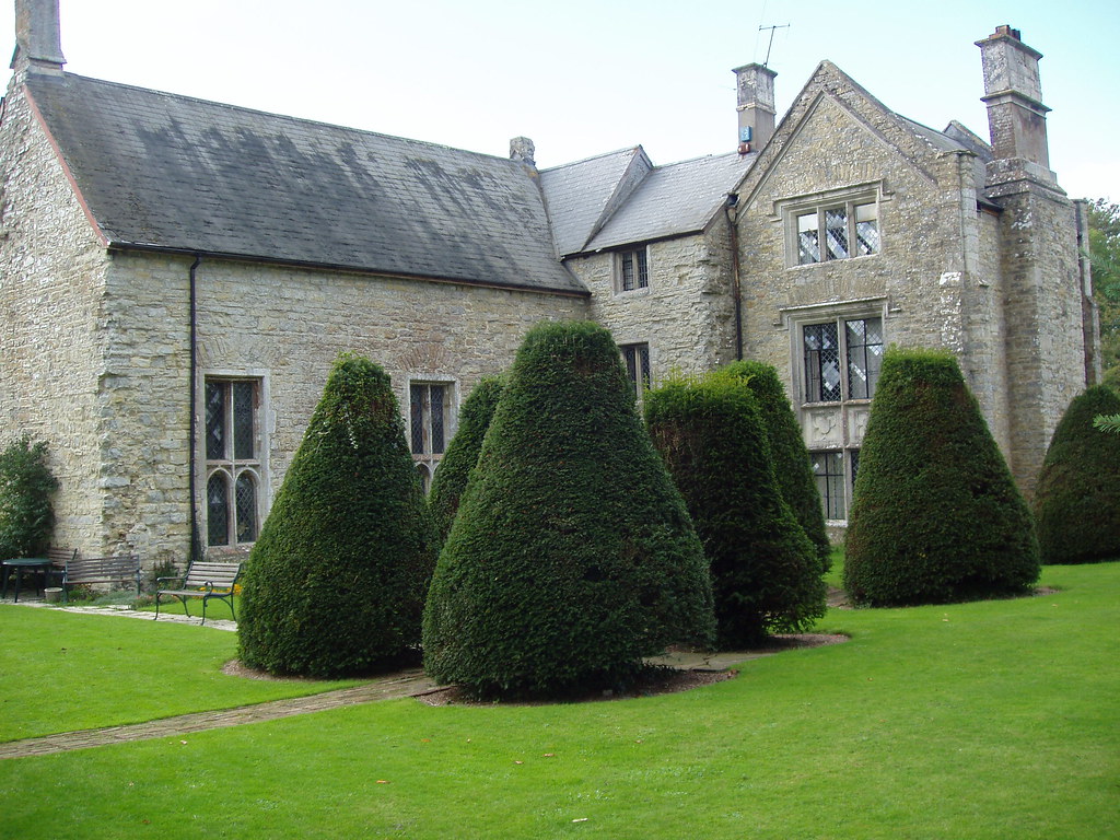 05 Weycroft Hall Carol Freeman Flickr