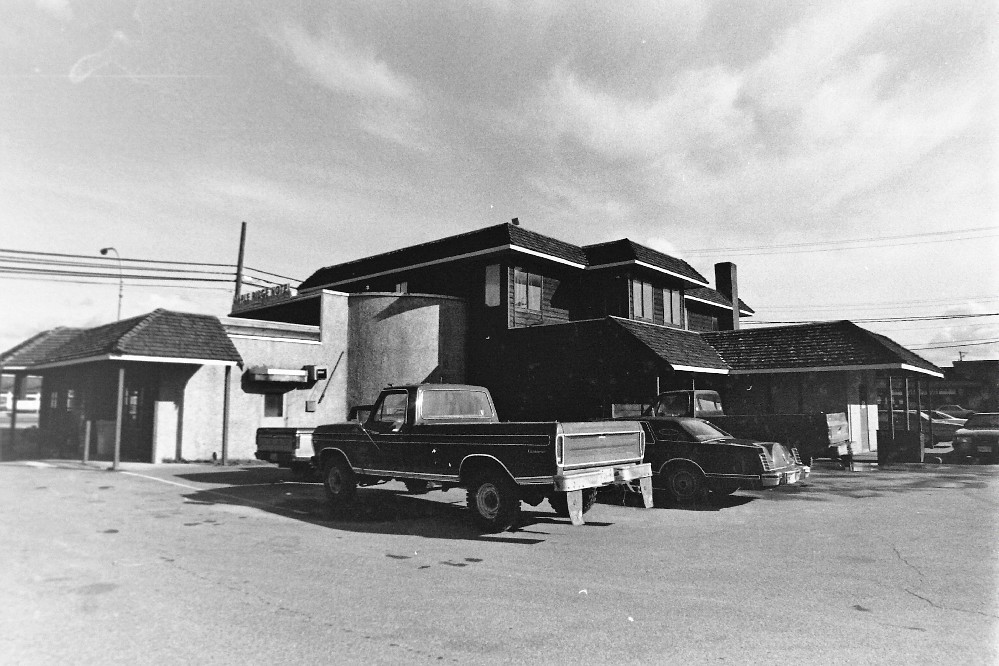 P14047 The Maple Ridge Hotel at 207th and Lougheed Highway… Flickr