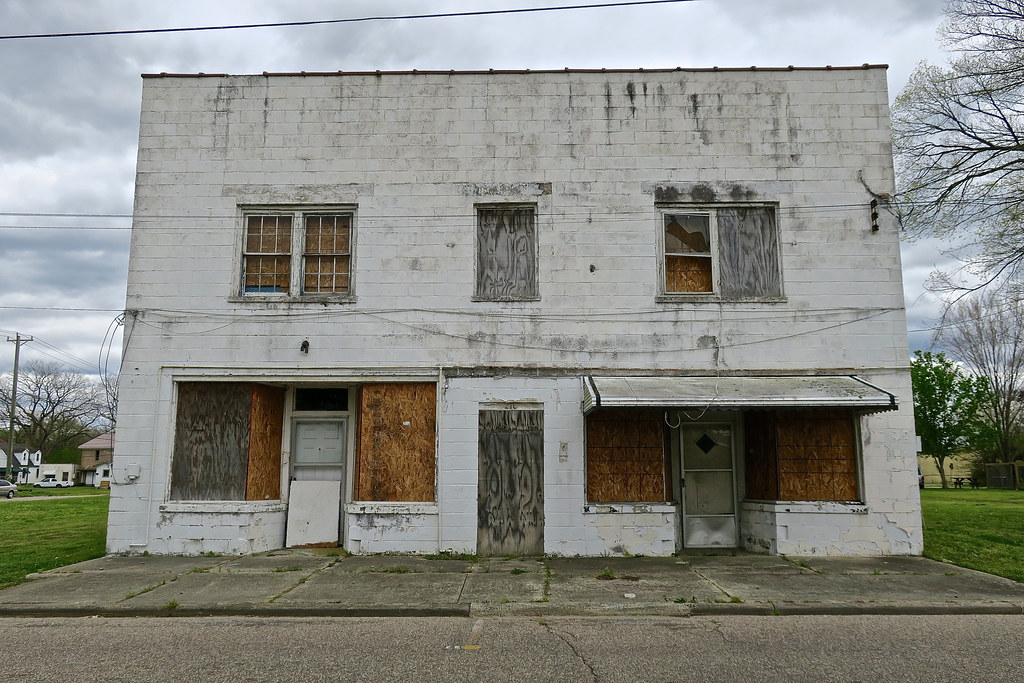 Abandoned, Ahoskie, NC An abandoned building in Ahoskie, N… Flickr