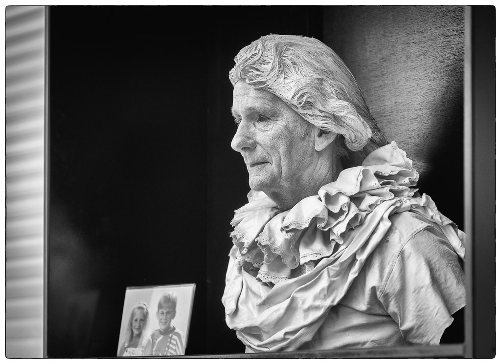 Living statue DSC09890bewerkt.jpg Living statue festiva… Flickr