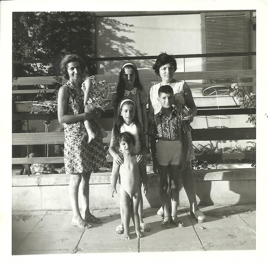 neighbours75 Family, friends and neighbors From left to ri… Flickr