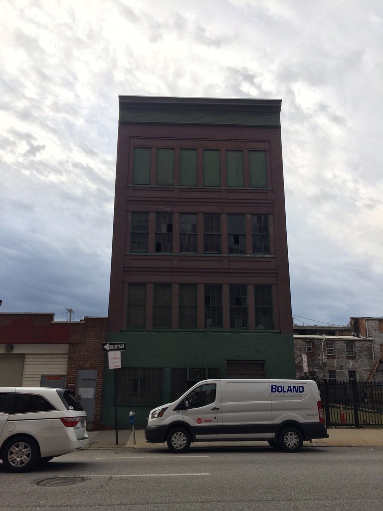 Vacant warehouse/industrial building (1914), 723 W. Pratt … Flickr