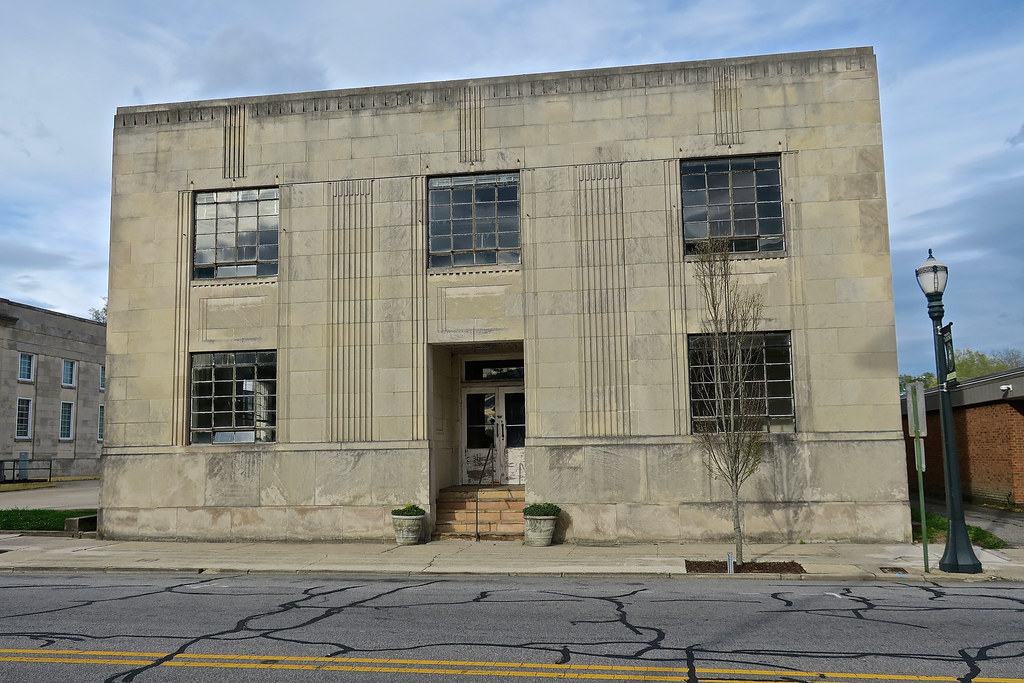 Abandoned, Tarboro, NC An abandoned building, (maybe a for… Flickr