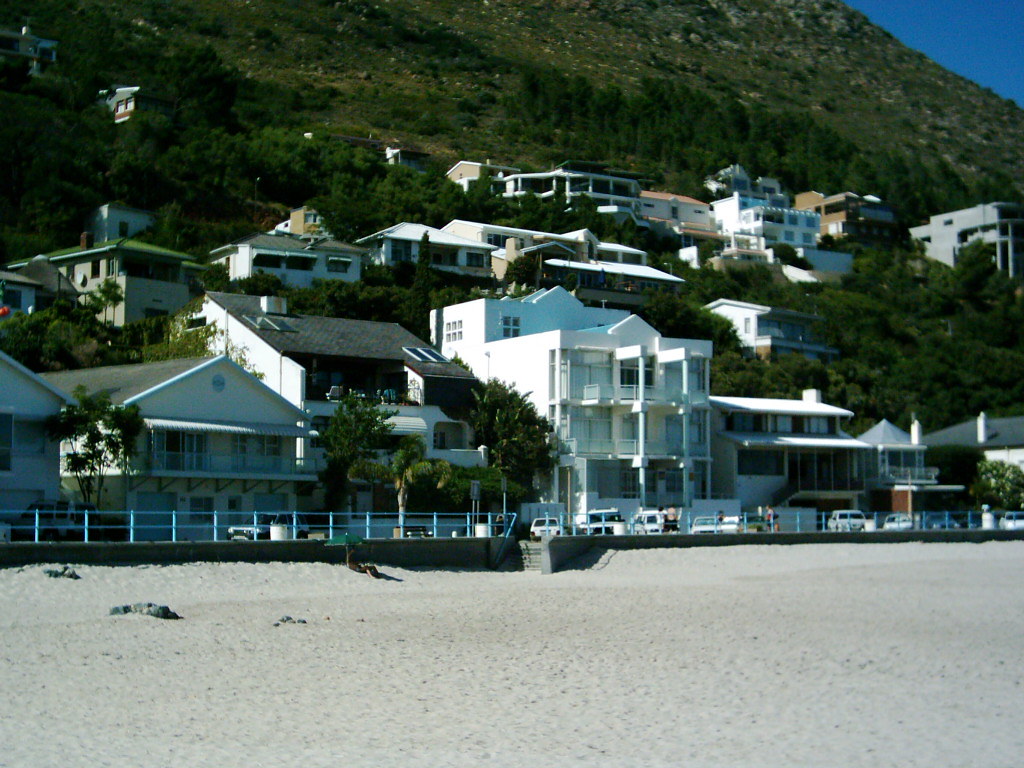 Gordons Bay A view of Gordons bay from Bikini beach. Grant Martin Flickr