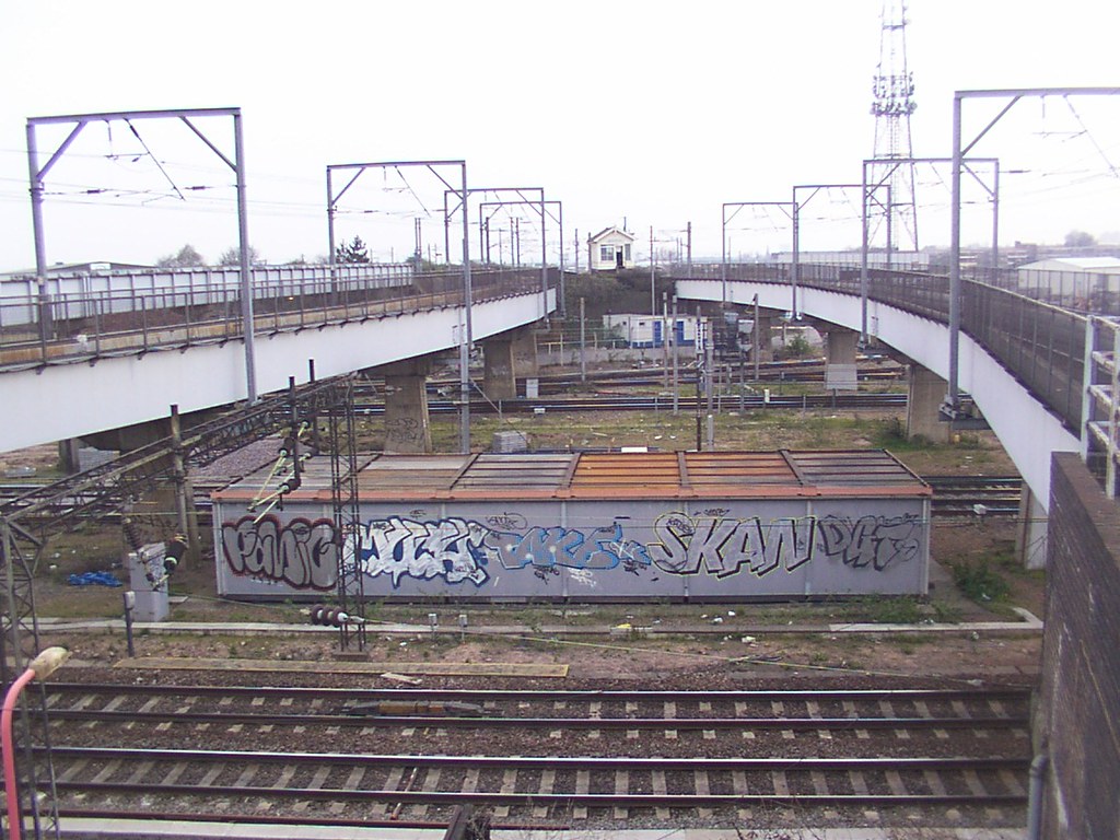 Willesden Junction (High Level) Lots of lines. Nico Hogg Flickr