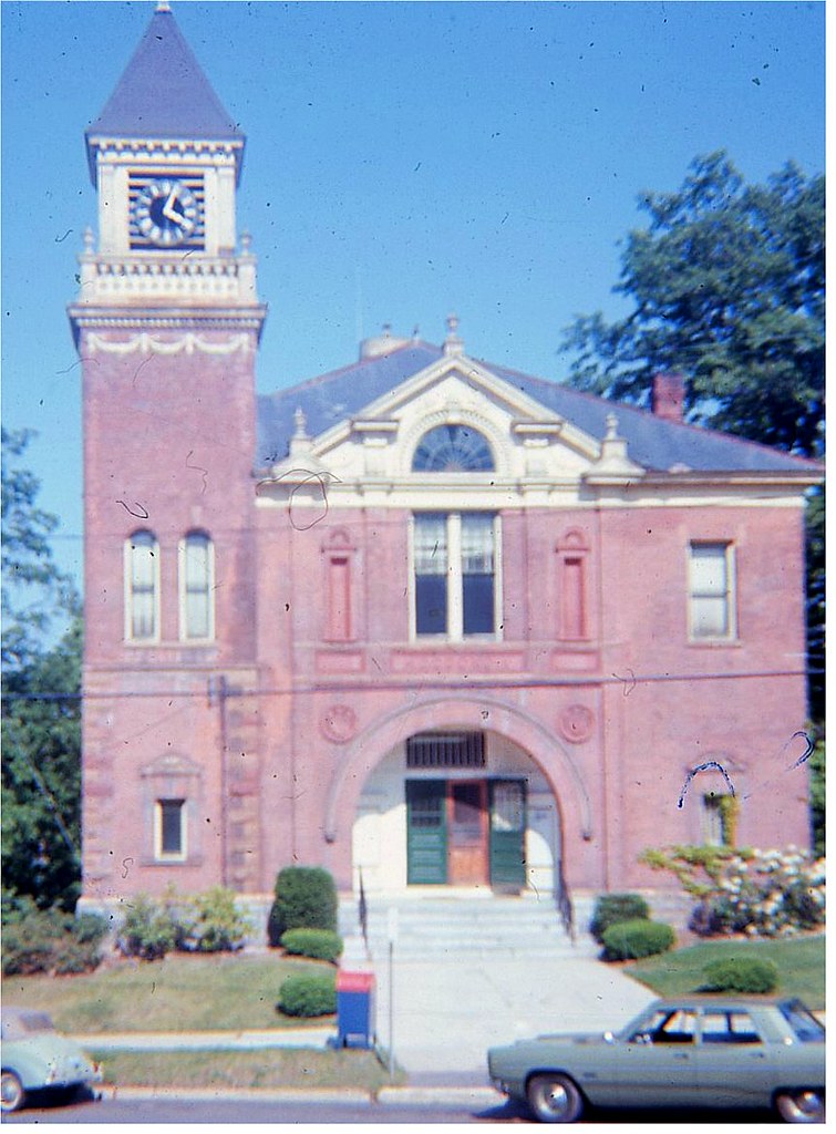 Watertown, CT. Town Hall on DeForest St. It walls could ta… Flickr