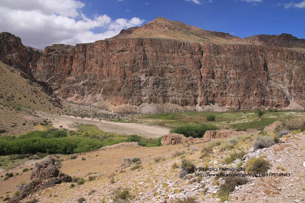 near Estancia La Criolla, Río Pinturas Here is the Cueva d… Flickr