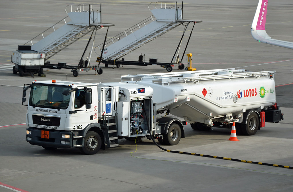 MAN JetA1 Fuel Truck Gdansk Airport prahatravel Flickr