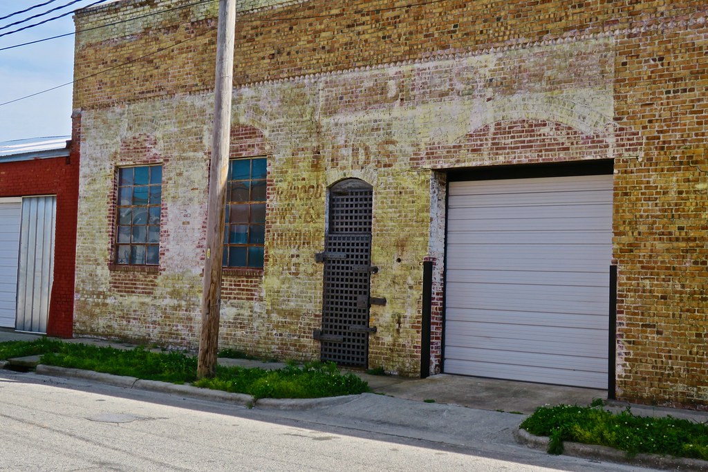 Ghost Sign, Lumberton, NC A faded ghost sign on the side o… Flickr