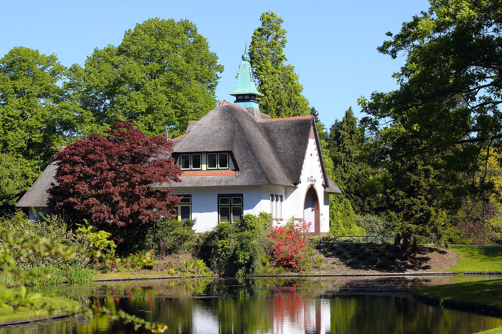 Stille Hof The entrance of "de stille hof", the cemetary o… Flickr