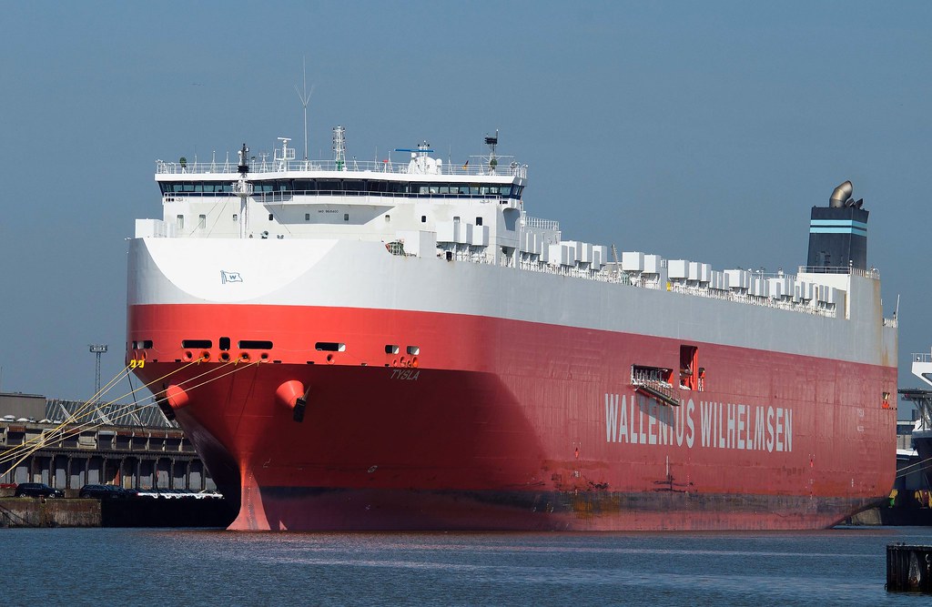 Tysla 2018.04.19 Bremerhaven Type RoRo ship Flag of
