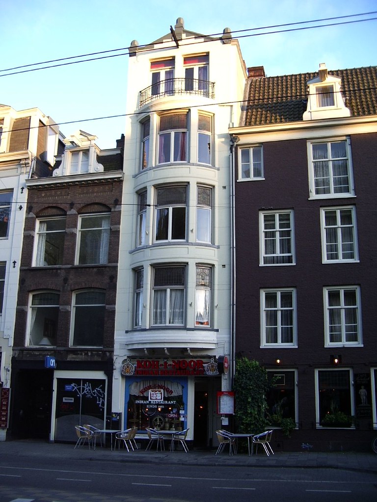 Amsterdam Furniture hook on a tall and narrow house. zandrasloan