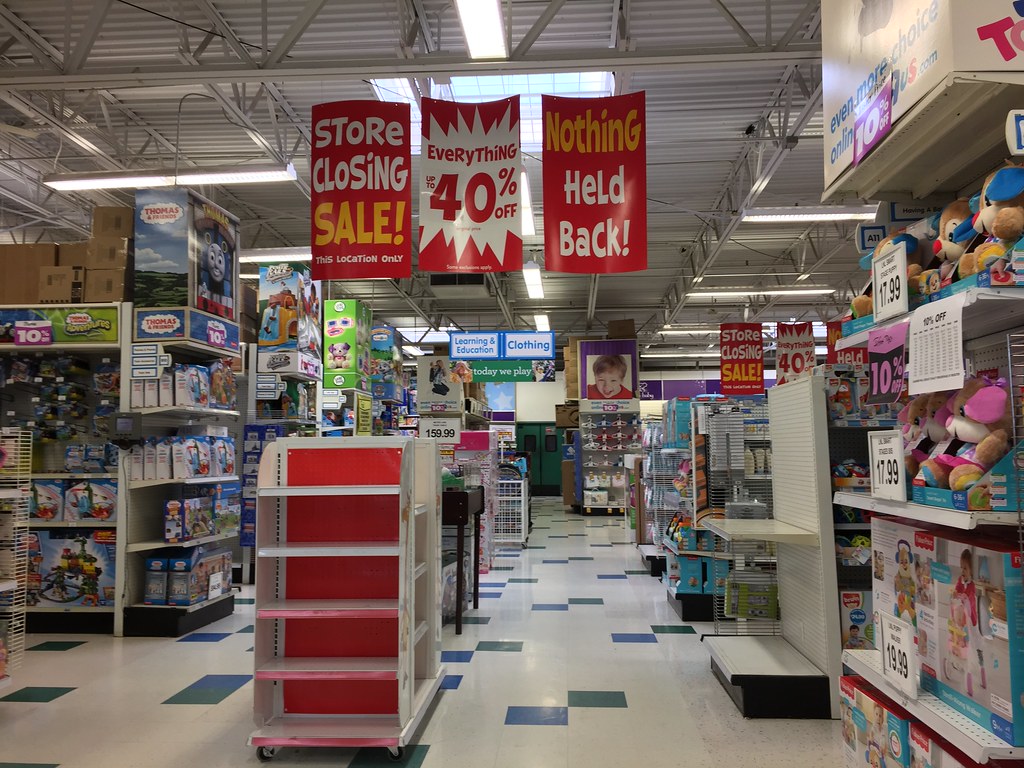 Toys R Us interior Toys R Us 8369 (30,000 square feet) 12… Flickr