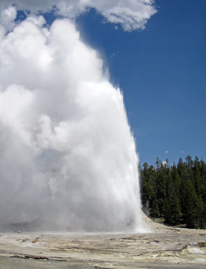 Giant Geyser eruption (113231 PM, 9 June 2018) 56 Flickr