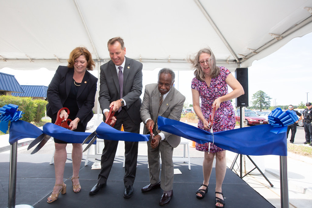 BC5A0808 Amtrak, Staples Mill Road Station. Parking lot Ex… Flickr