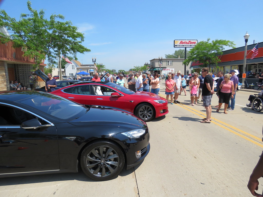 Cool City Car ShowWatch them move now This is interesting… Flickr