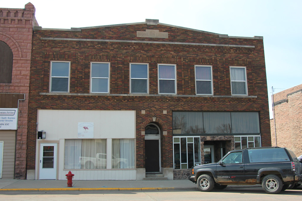 BidneBrown Building Flandreau, SD Tom McLaughlin Flickr