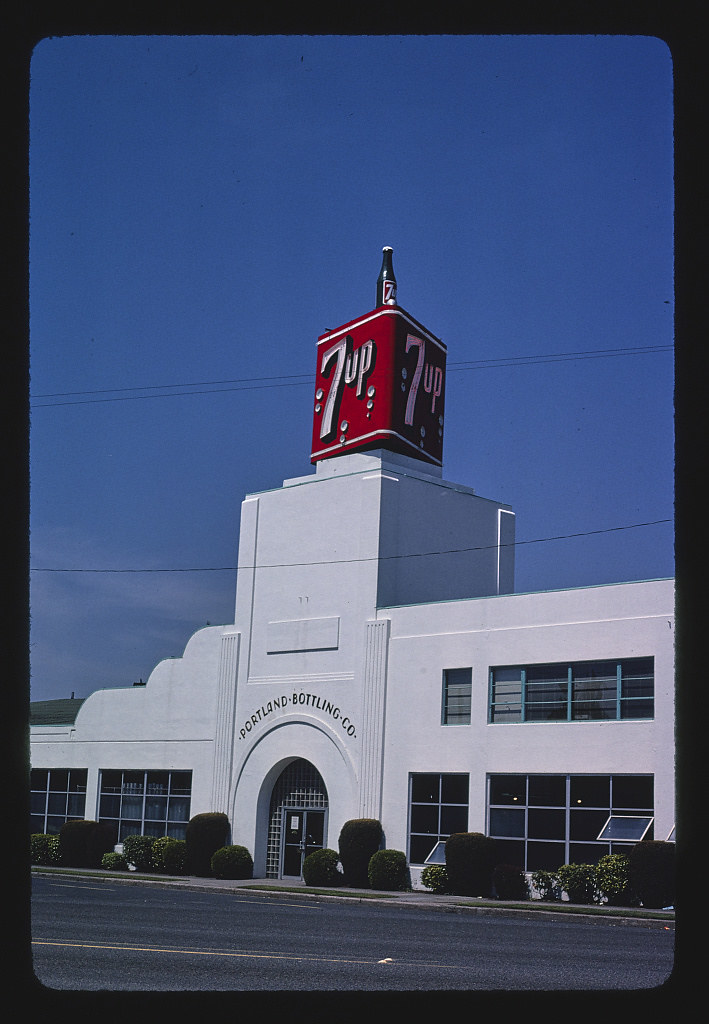 7Up Bottling Company, central vertical view, NE 14 & Sand… Flickr