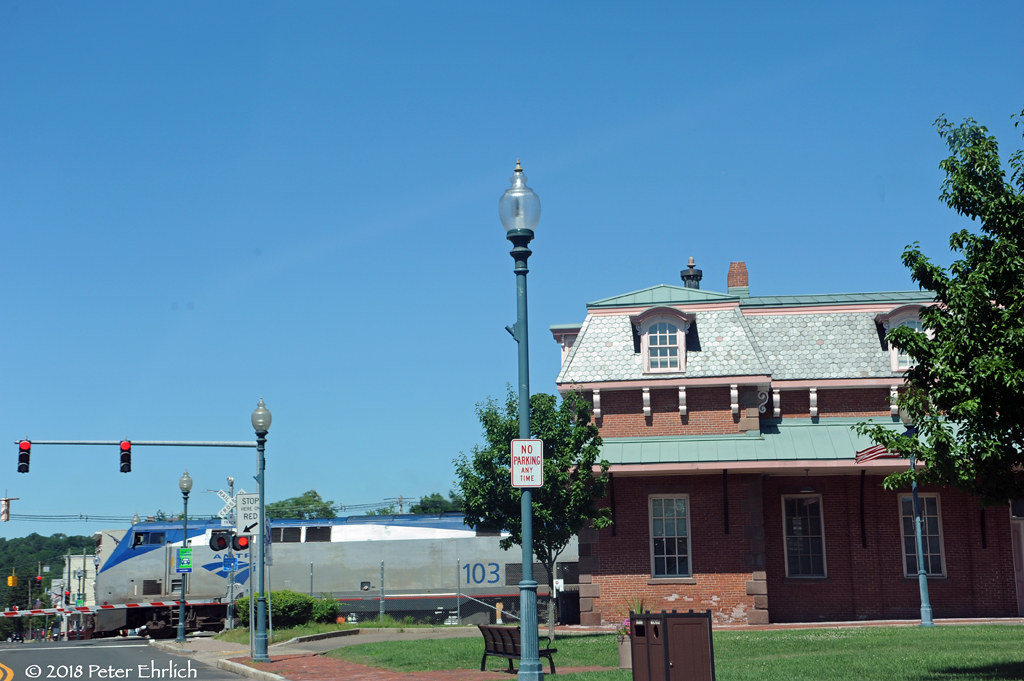 AMTRAK103 passing Old Wallingford Station, Wallingford, … Flickr
