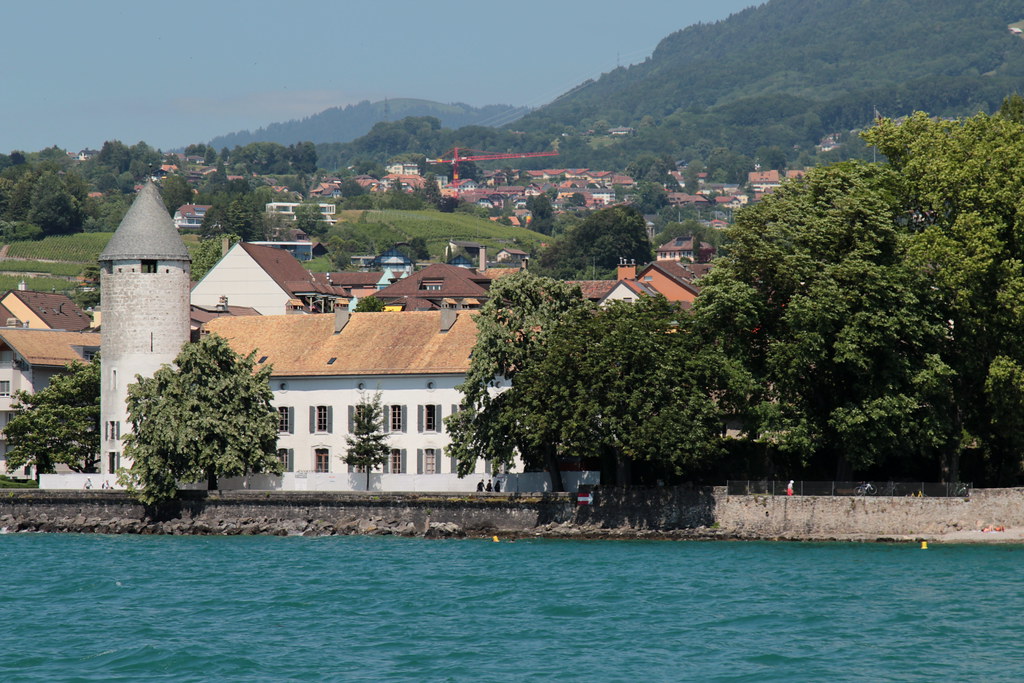 Schloss La Tour de Peilz ( Baujahr 1251 1257 château c… Flickr