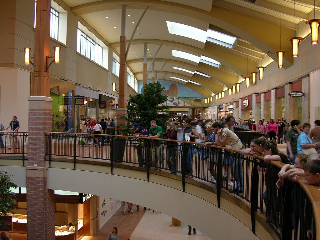 Jordan Creek Mall, opening day (54) Opening day at Jordan … Flickr